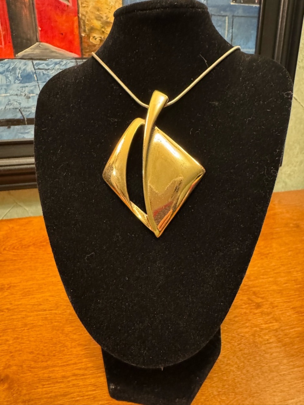 Elegant Gold Tone Geometrical Pendant Necklace - Women Jewelry